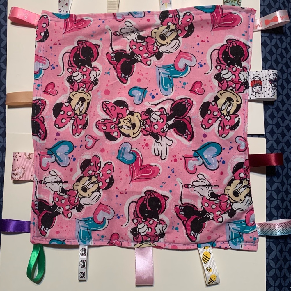 Disney Minnie Mouse Pink Heart Tag Blanket